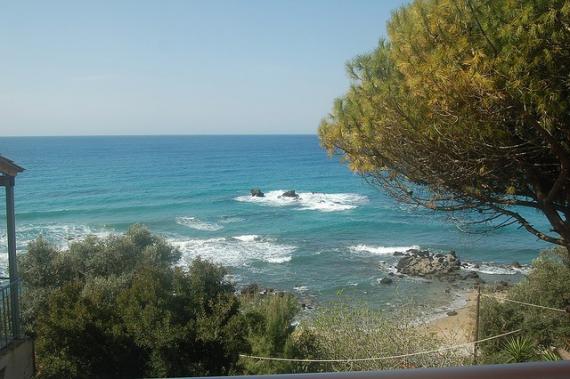 'Pelekas beach - view from our room's balcony at Sun Rock hostel' - Corfù